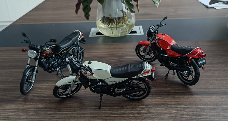 1:12 AOSHIMA Yamaha RZ250 Diecast Model Car Motorcycle Bike Toy