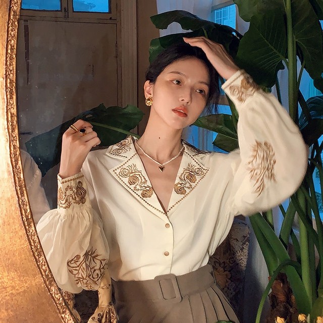 Net red retro silk shirt female design sense niche spring and autumn winter foreign style long-sleeved court style lantern sleeve top