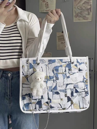 Небольшая дизайнерская вместительная и большая сумка через плечо на одно плечо, универсальный вместительный и большой ноутбук, коллекция 2023