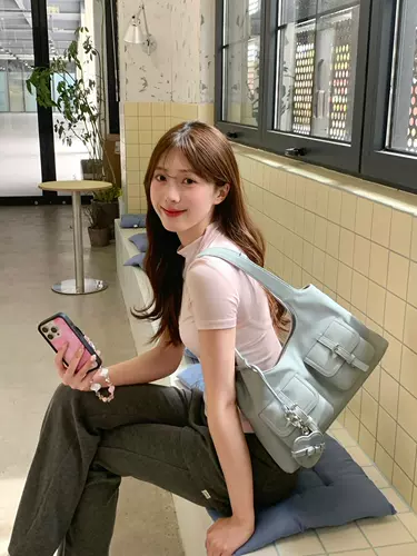 Xu Yunzhen Zhao Yi, та же самая сумка для подмышки, что и Zhao Zhaoyi, 2025 корейская ниша сладкая и классная девочка сумка для мотоциклета, сумка для плеча на плечо