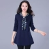 Mùa xuân và mùa thu áo thun dài tay rộng rãi mặc áo sơ mi chạm đáy áo sơ mi nhỏ giản dị cho phụ nữ trung niên 40-50 tuổi áo mẹ áo phông trơn Áo phông