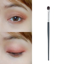 Small flat head eye shadow brush soft hair one sequin eye single color brush professional makeup artist special brush