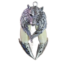  Antique miscellaneous Tibetan mastiff teeth Big dog teeth inlaid Tibetan silver wolf head cover pendant to ward off evil spirits and protect the lord pendant dog teeth
