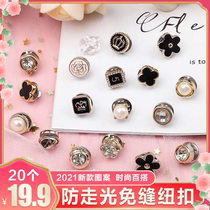 Fuqi department store fashion single boutique Korean anti-light buckle small brooch creative corsage dark buckle clothing clothing