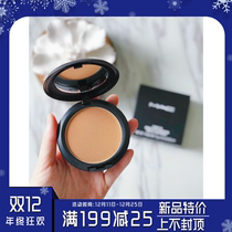 () cabinet 390 yuan MAC charm soft fog flawless oil control dry and wet powder cake