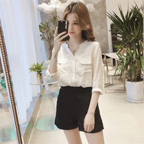 The short-sleeved shirt girl's new Yanqi Korean version of loose design in summer 2022 V-collar snow spinning white top