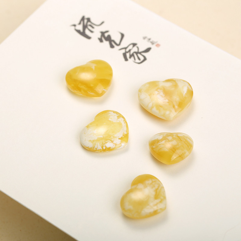Streaming Light Home Natural Honey Wax Heart-shaped Pendant Accessories Natural Raw Mine Grinding Without Optimization Support Detection