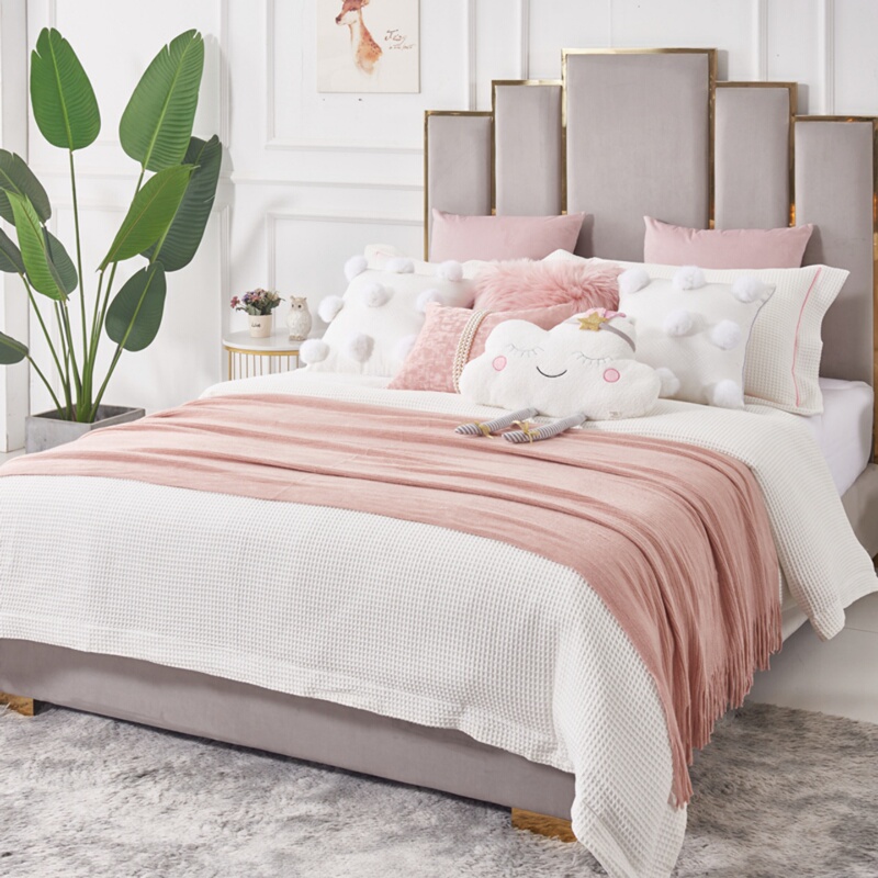 Exhibition Hall Model Room Furniture Matching Bedding Children's Room Girl Cute Bedding Pom-Pom Pink White Cloud