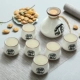 Bộ rượu bằng gốm đặt một nửa ly rượu vang trắng caty tách rượu 1 hai chén rượu nhỏ với đĩa sứ rượu sake Nhật Bản ly uống rượu mạnh