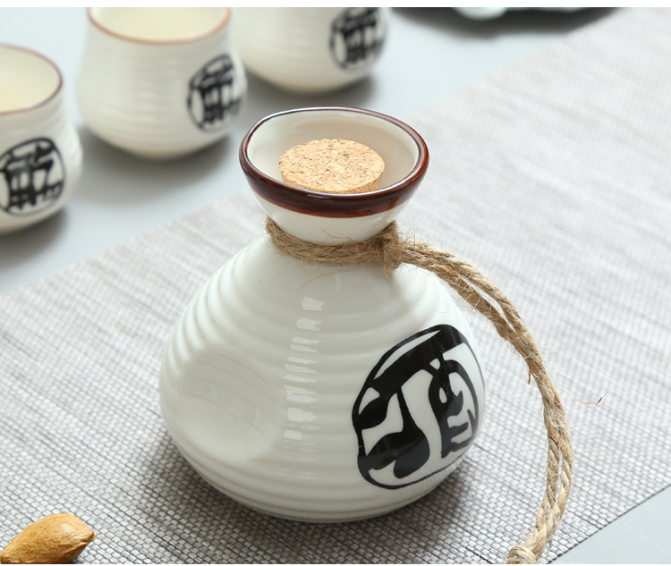 Bộ rượu bằng gốm đặt một nửa ly rượu vang trắng caty tách rượu 1 hai chén rượu nhỏ với đĩa sứ rượu sake Nhật Bản cốc uống rượu vang