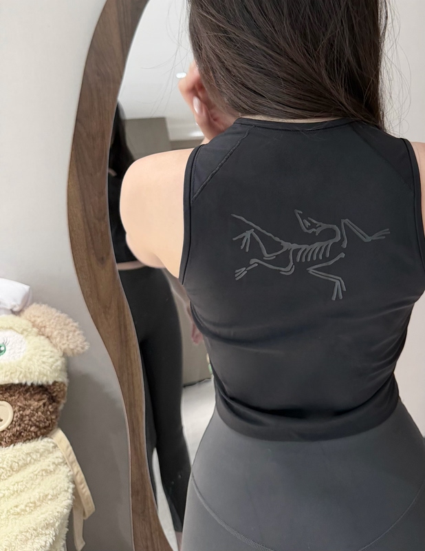Arcteryx Soria Tank Quick-Drying Breathable Round-Neck Sports Sleeveless Vest for Women Genuine Arcteryx Soria Tank Quick-Drying Breathable Round-Neck Sports Sleeveless Vest for Women Genuine
