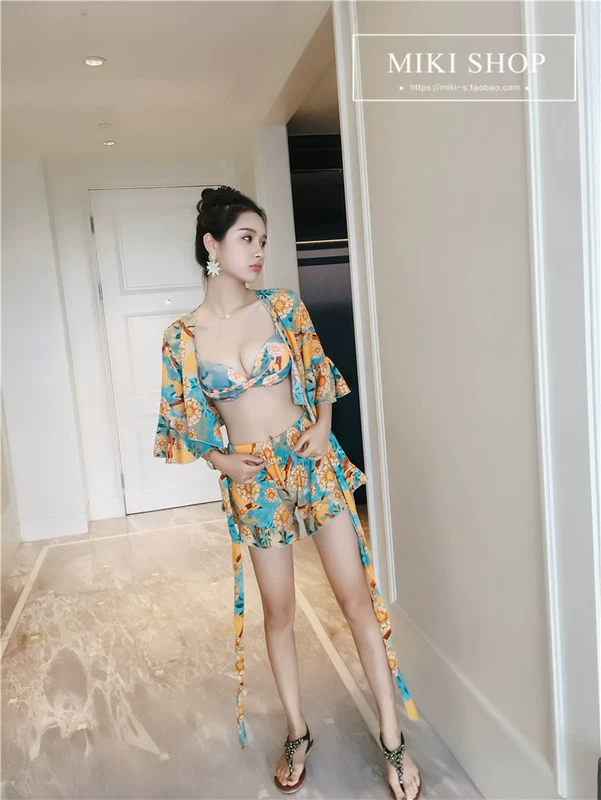 Phiên bản Hàn Quốc của bộ bikini áo tắm bốn mảnh in hình áo tắm bằng thép tấm của phụ nữ tụ tập cùng nhau phẳng phiu giảm béo bụng áo tắm mùa hè - Bikinis