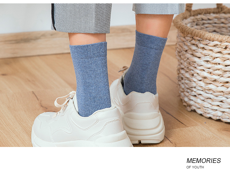 Vớ nam cotton ống mùa thu và mùa đông bốn mùa khử mùi thấm mồ hôi đơn giản màu rắn kinh doanh vớ cotton đơn giản tất lưới