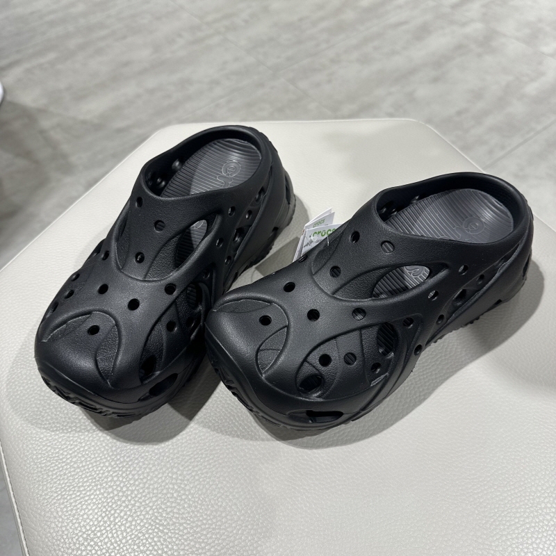 Crocs Men's and Women's 25 Summer New Classic Beach Breathable Closed-Toe Flat Clogs 211141
