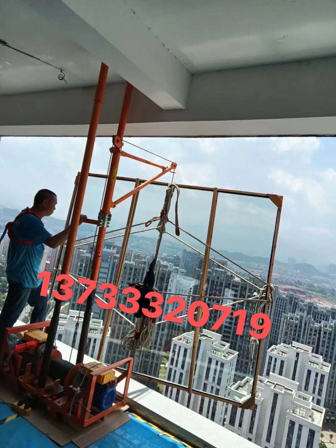 Double-motor glass hanging machine 1 ton Lifting lift door and window thickened lifter High-level windlass hanger for hanging objects