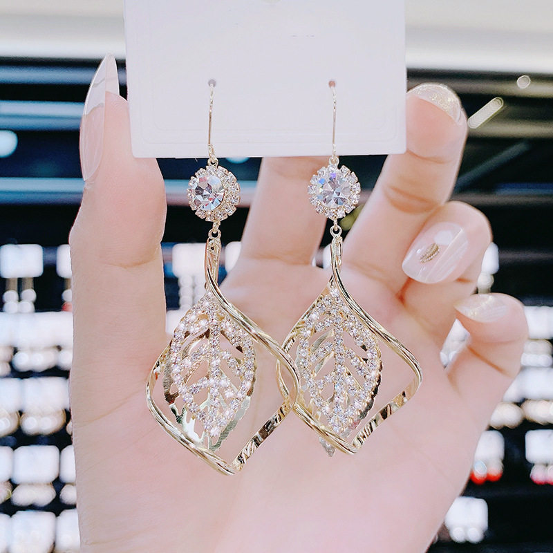 925 Silver Needle Earring Red Woman's New Exagrased Spiral Leaf Fashion Ear Fashion in 2021