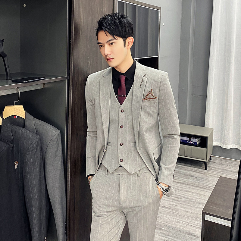 Men's vertical striped light gray suit three-piece fat man plus size Korean version slim suit slim business suit