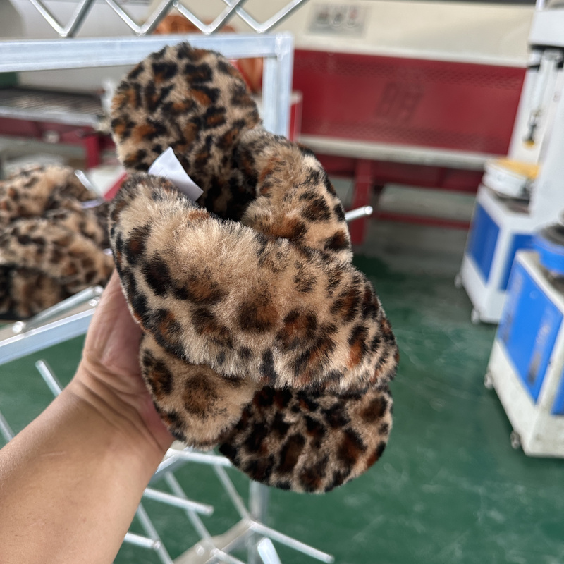 Sangpo Village Sheepskin and Wool Integrated Cross Anti-Slip and Wear-Resistant Slippers
