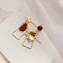 Retro Hong Kong style earrings female simple cold wind asymmetry Hepburn ear ornaments show thin face Net red ear hole ear clip