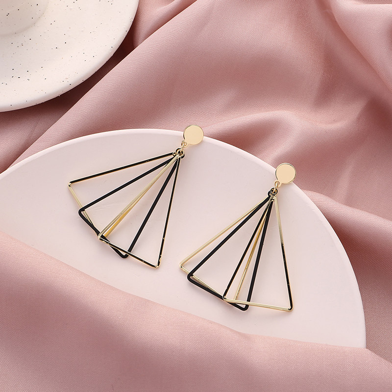 European and American Exaggerated Personality Triangle 100 lap earrings Earrings Temperament Geometric Mesh Red long version Slim Without Ear Clip