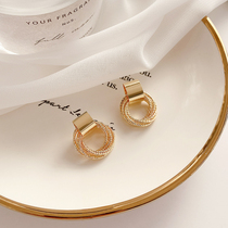 Temperament minimalist earrings female advanced sense European and American wind Net red earrings 2021 New Tide earrings without ear hole ear clip