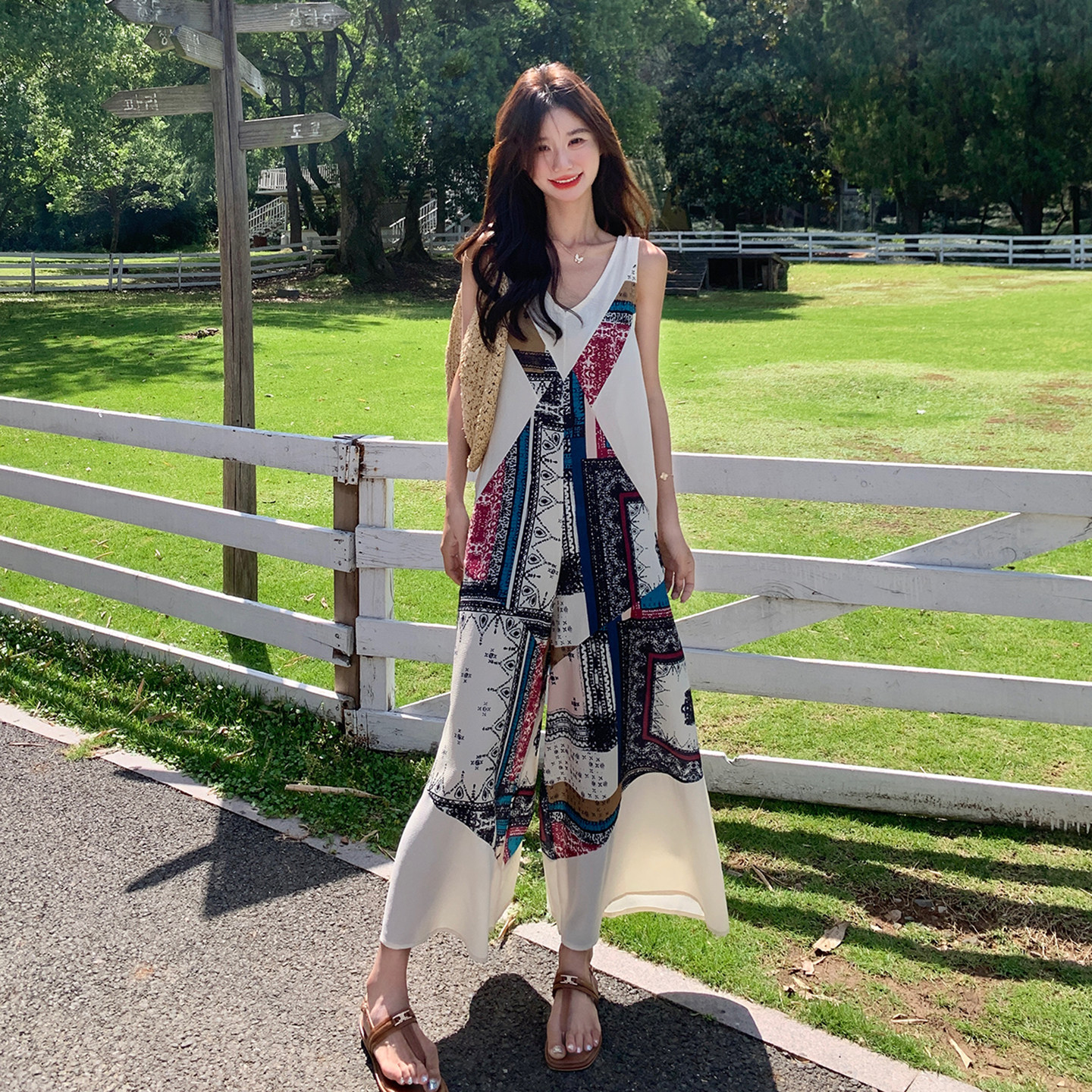设计感小众涂鸦印花连体裤女夏新款轻薄显瘦小个子九分阔腿连衣裤