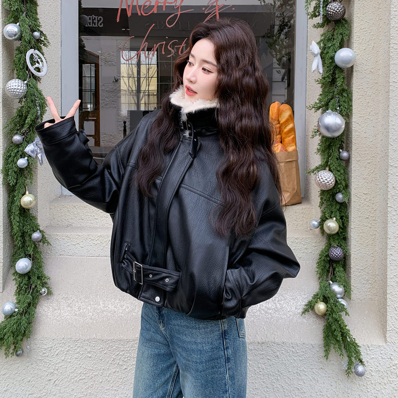 Black, Stylish, and Cool American-Style Lamb Wool Lapel White Duck down Motorcycle Leather Jacket Short Coat for Women in Winter Black, Stylish, and Cool American-Style Lamb Wool Lapel White Duck down Motorcycle Leather Jacket Short Coat for Women in Winter
