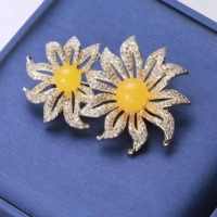 Coat brooch, high-end women's Korean style suit pin, autumn and winter accessories, exquisite luxury sunflower corsage collar pin