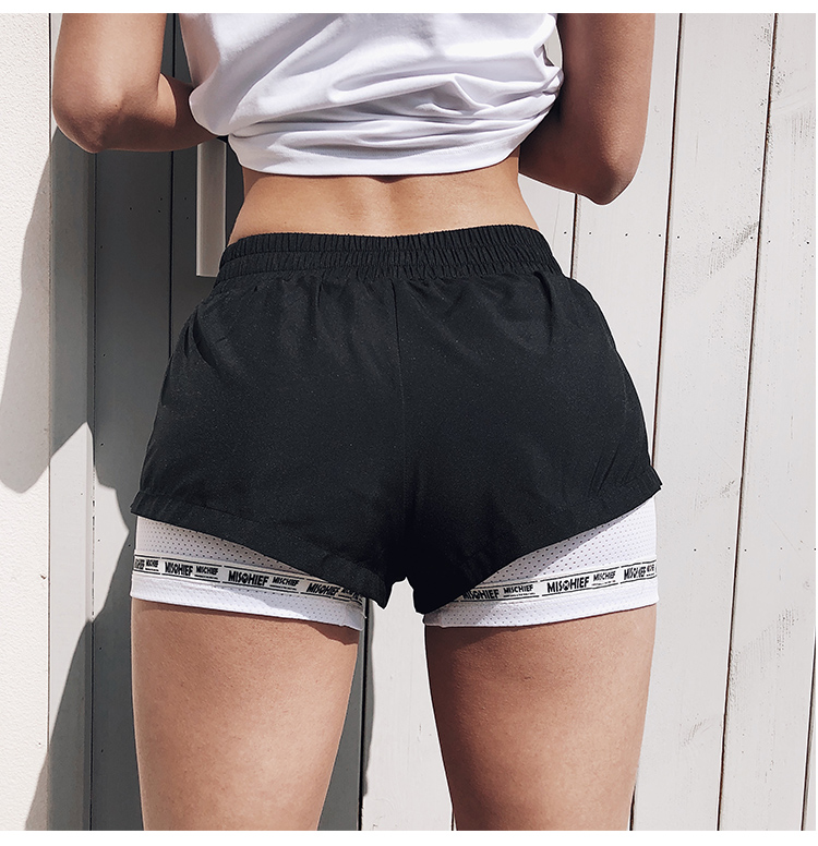 Quần short thể thao mạnh mẽ phụ nữ lỏng lẻo chạy tập nhanh khô quần thể dục yoga thoáng khí với quần nóng lót - Quần thể thao quần short nam adidas