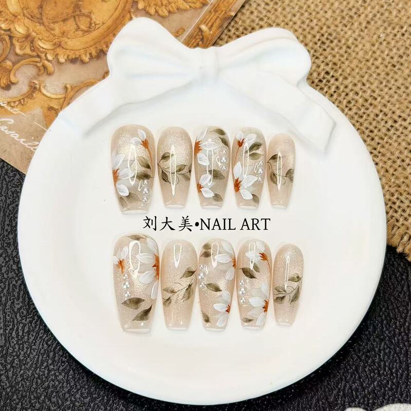 Liu Damei【Ivory White Flower】Hand-Painted White Flowers and Green Leaves with Small Pearl Cat's Eye, Brightening Effect, Ready-To-Wear Nail Art for Commuting Liu Damei【Ivory White Flower】Hand-Painted White Flowers and Green Leaves with Small Pearl Cat's Eye, Brightening Effect, Ready-To-Wear Nail Art for Commuting