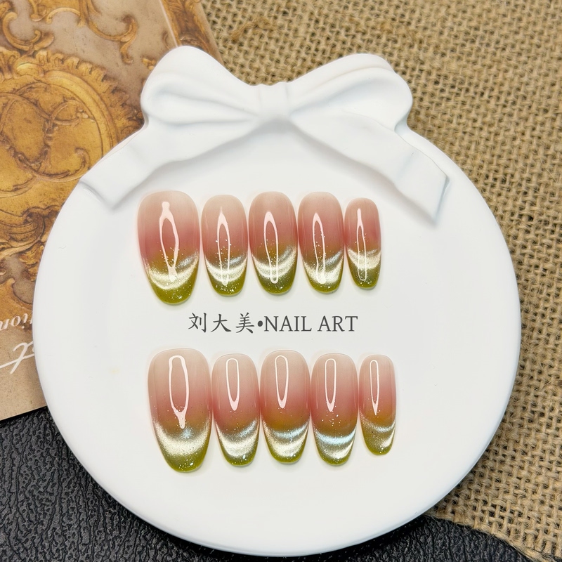 Liu Damei【Watermelon Juice】Hand-Painted Stylish and Unique Green Blush Cat-Eye Commuter Style Finished Wear-On Nails