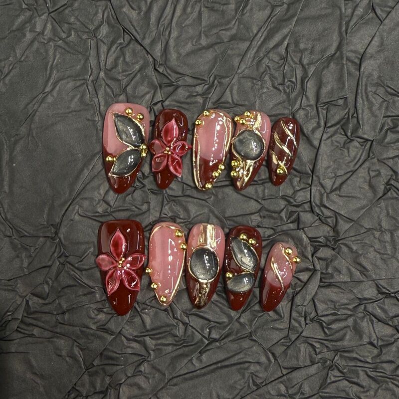 European and American Style Three-Dimensional Carved Wearable Nails, High-End Detachable Retro Style Heavy-Duty Nail Art That Enhances Complexion and Exudes Elegance