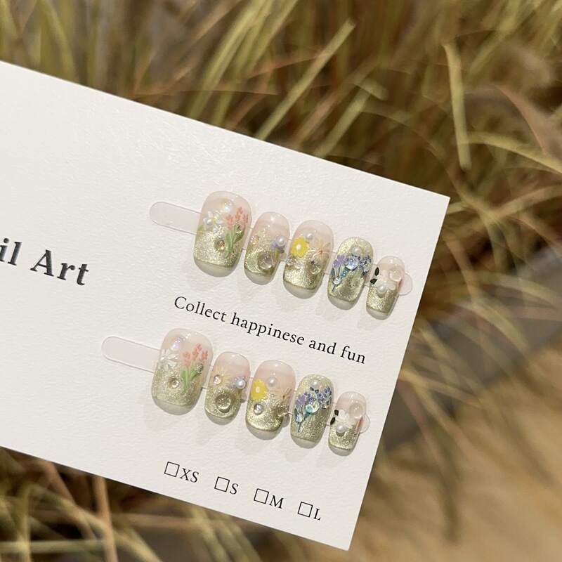 Spring Fresh Green Shiny Cat-Eye Cute Little Flower Embellished Short Simple Daily Manicure Press-On Nails