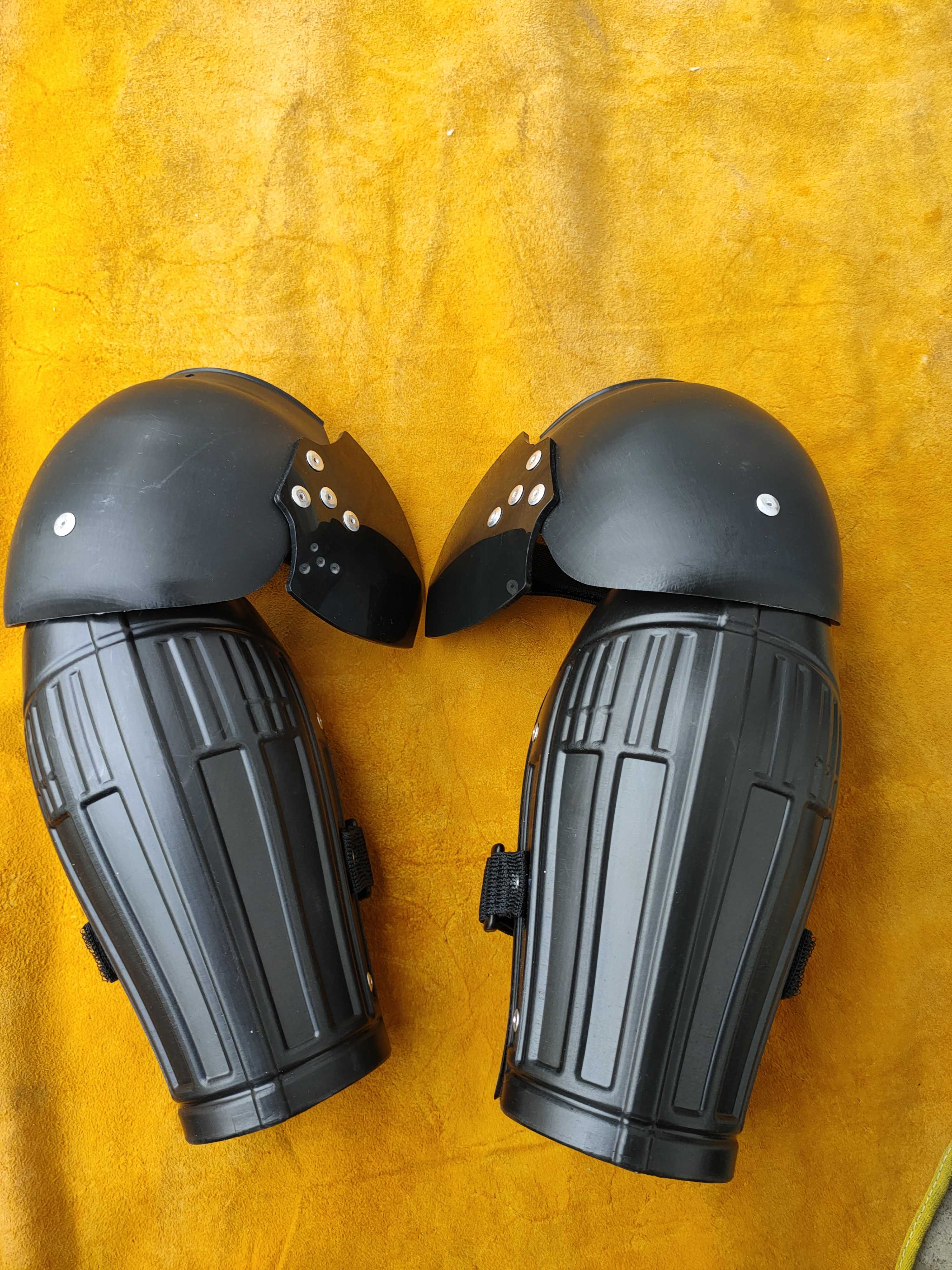 Soldiers, hema arm guards,