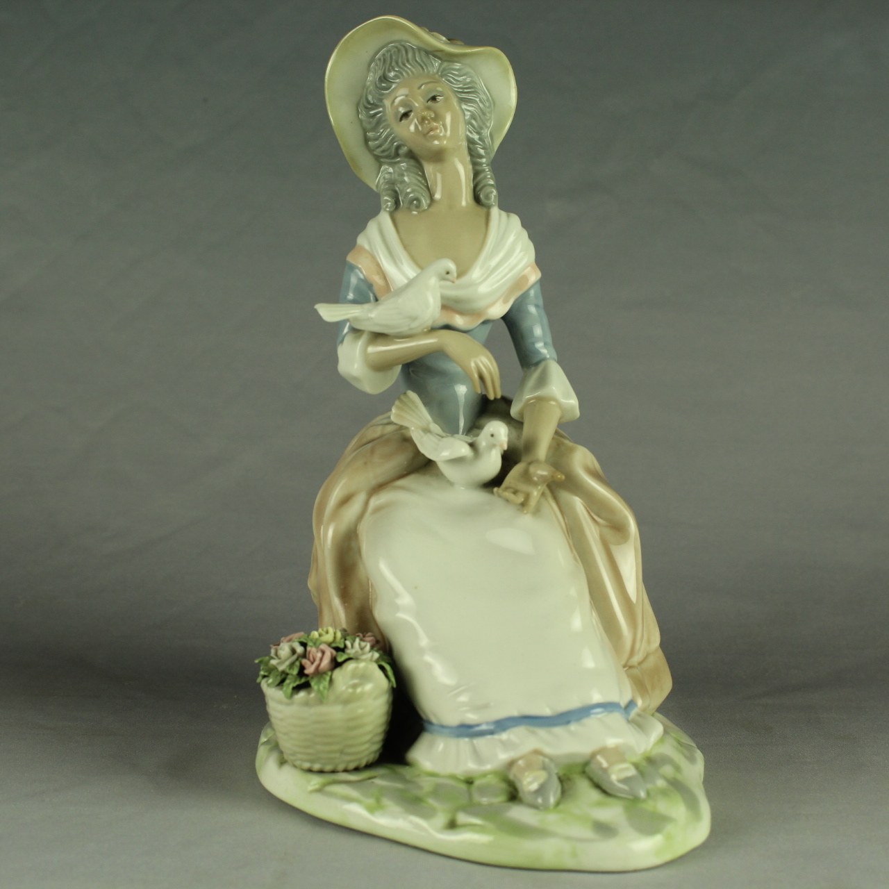 Royal Lion Castle Western Antique 70's Spanish Porcelain Doll Tengra Brand European Antique Western Antique