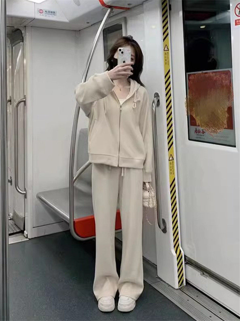 Стильные костюмы 2024新款女韩奶系穿搭早春卫衣运动套装初春小个子茶系穿搭一整套