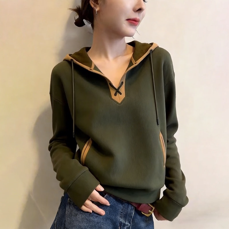 Green Hooded Sweatshirt for Women 2026 Spring New Fashion Stylish Loose Slimming Design Base Hoodie Top