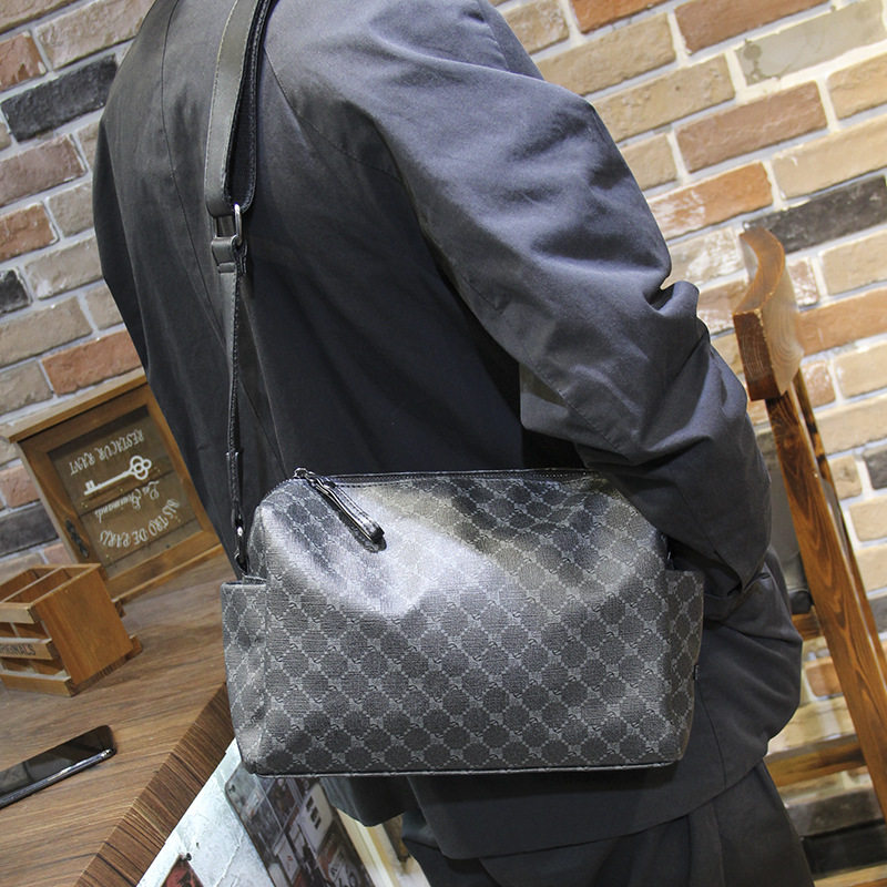 European and American fashion printed plaid shoulder bag men's trendy brand casual messenger bag outdoor sports small bag personality Messenger bag