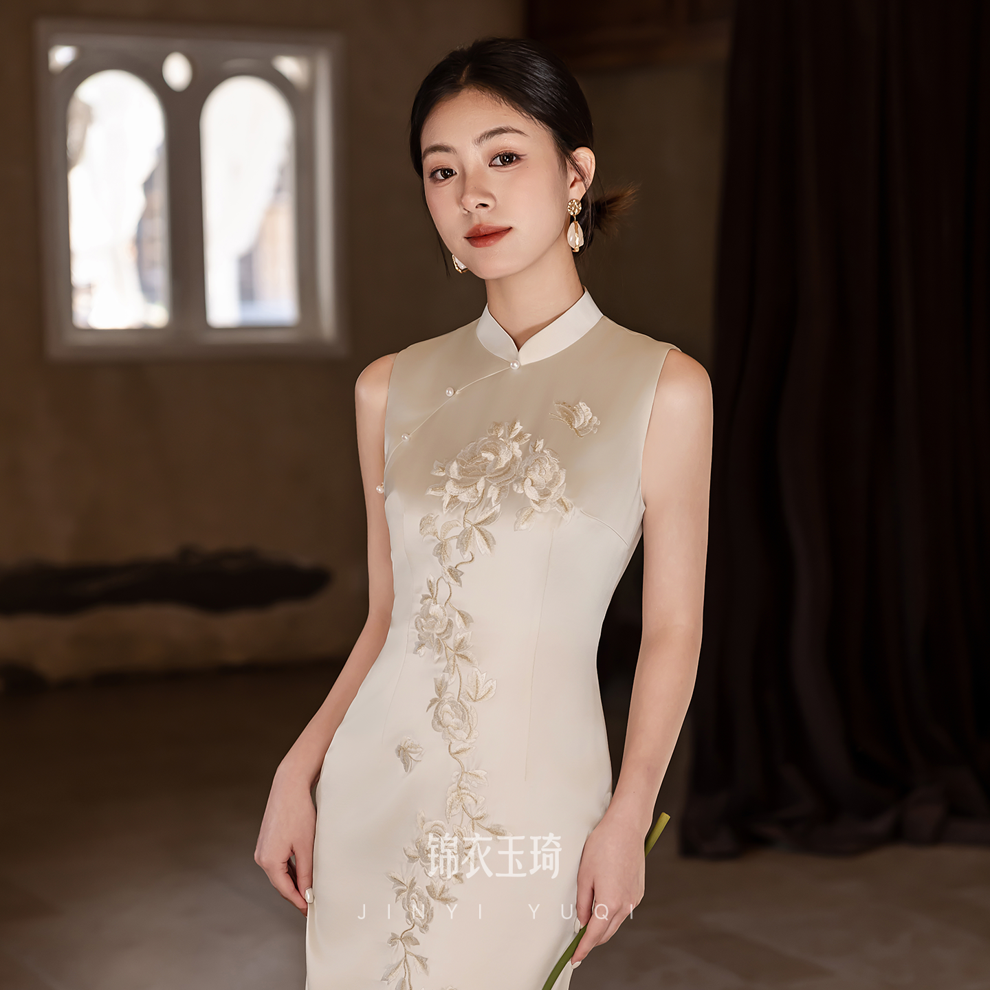 Jinyi Yuqi белый новый китайский стиль для помолвки cheongsam с вышивкой в стиле тяжелой промышленности, улучшенное платье для тостов для молодой невесты, юбка