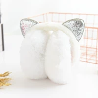 Белые блестки для ногтей, теплые наушники