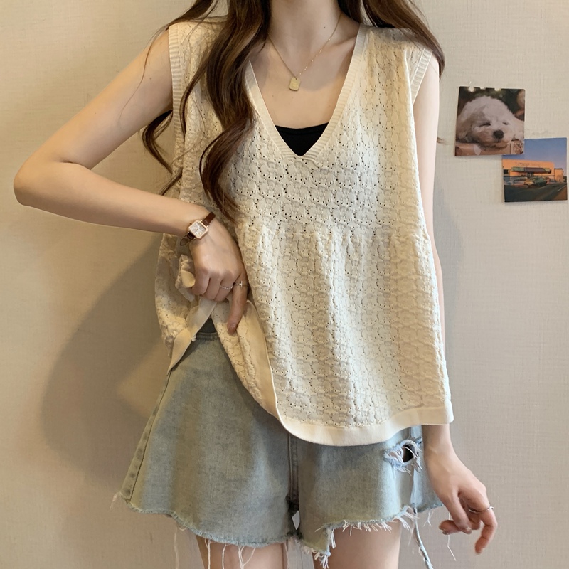 Plus-Size Summer V-Neck Vest for Women 2026 New Style, Stylish Design for Chubby Girls, Slimming Thin Vest Top Trendy Plus-Size Summer V-Neck Vest for Women 2026 New Style, Stylish Design for Chubby Girls, Slimming Thin Vest Top Trendy