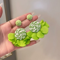 Зеленые серьги, в цветочек