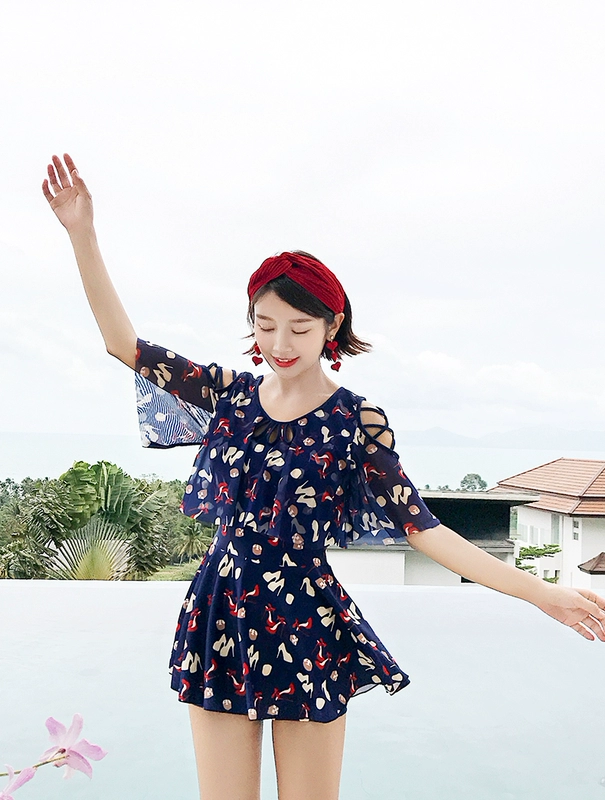 Đồ bơi Bà bảo thủ ngực nhỏ Hàn Quốc thu thập kích thước lớn che bụng giảm béo váy một mảnh sinh viên tắm nước nóng mùa xuân - Bộ đồ bơi One Piece