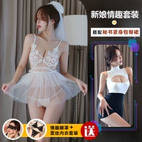 Белый комплект, с акцентом на бедрах