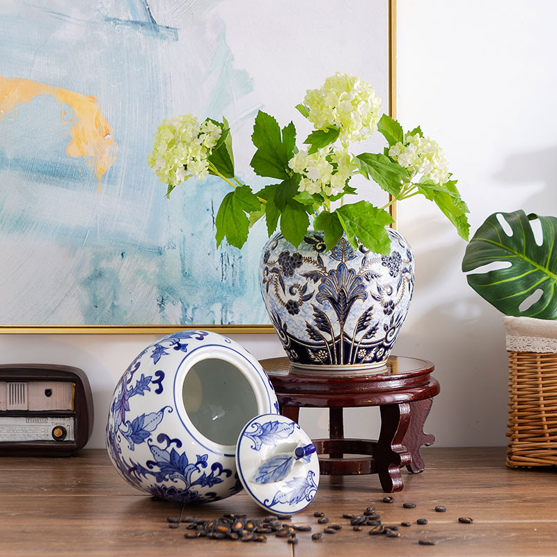 Jingdezhen ceramic POTS wedding gift decoration office desktop blue and white porcelain decoration household creative furnishing articles