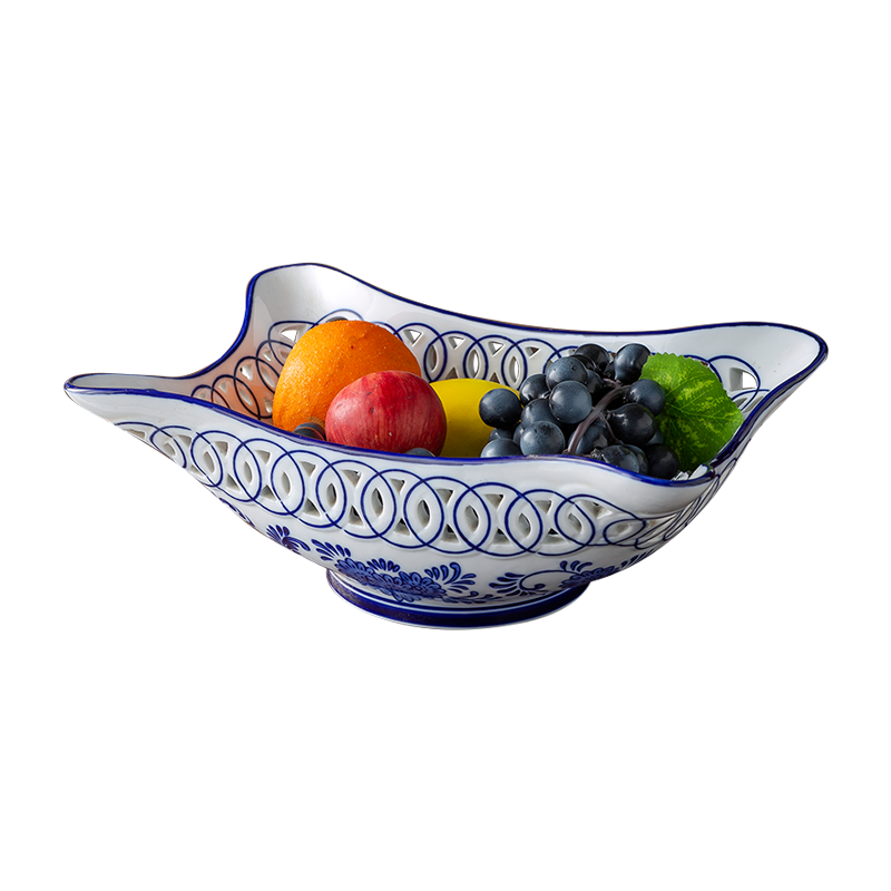 Blue and white porcelain of jingdezhen ceramics furnishing articles hollow out household fruit bowl of snack plate of the sitting room tea table table decoration