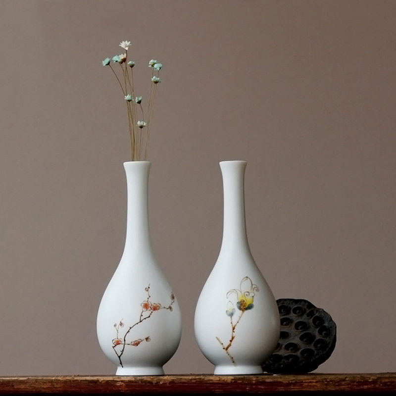 Manual coloured drawing or pattern of jingdezhen ceramics small incision inferior smooth white flower bottle water desktop express it in decoration