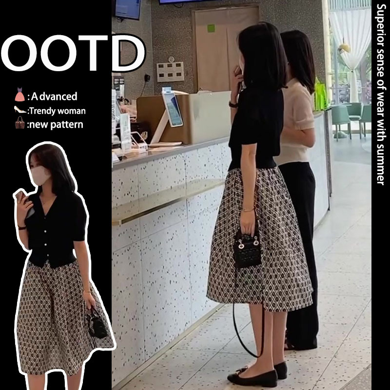 Plus-Size Women's Clothing 2026 Summer New Tea-Style Outfit Complete Set of Top and Skirt Lively and Age-Reducing Two-Piece Set