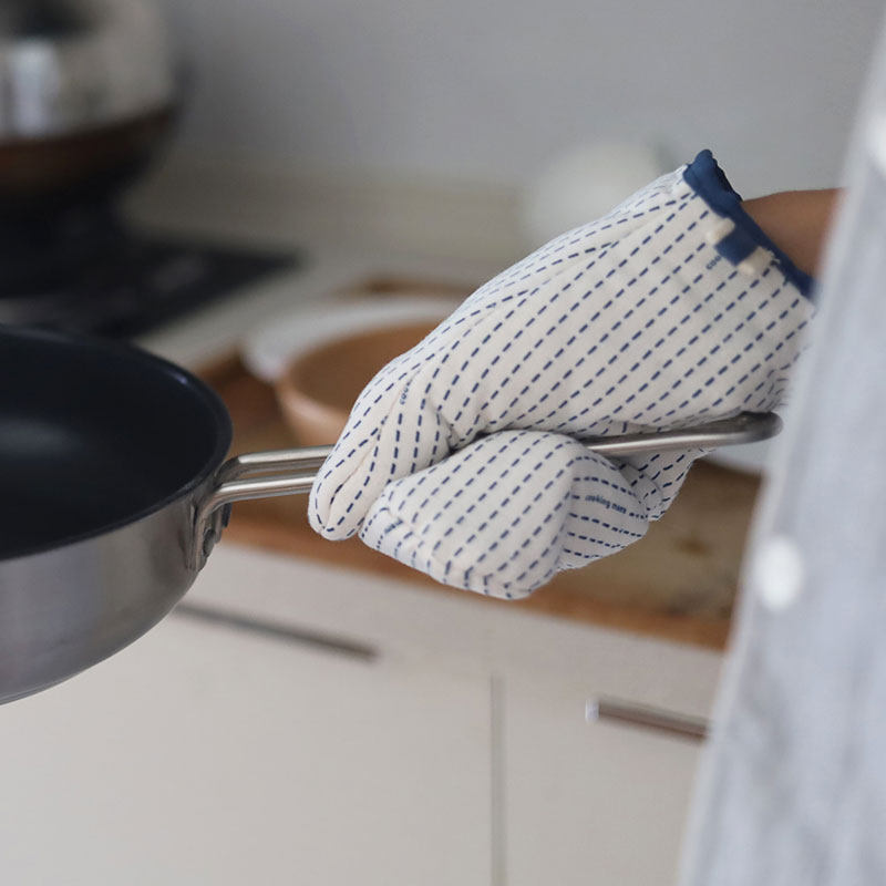 Rice canteen Kitchen anti-scalding gloves ins thick and good looking cotton and linen microwave oven gloves oven insulation baking