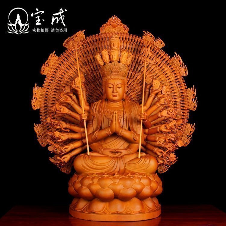 Round pass Buddha with fragrant camphor wood carvings of Guanyin Buddha The home living room for the Buddha pendulum piece pure handmade solid wood Guanyin